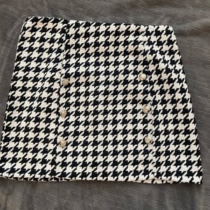 Houndstooth mini skirt